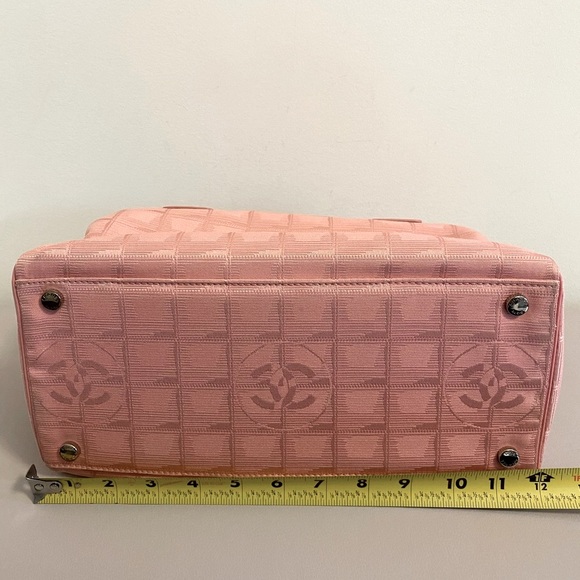 Authentic Chanel pink purse with cc logos - Picture 11 of 16